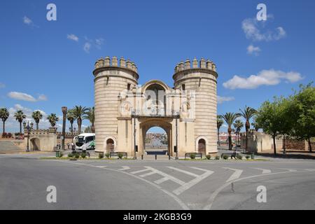Gate with double towers Puerta de Palmas built in 1551 at the bridge Puente de Palmas in Badajoz, Extremadura, Spain, Europe Stock Photo