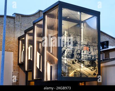 PRODUCTION - 18 November 2022, Saxony-Anhalt, Bitterfeld-Wolfen: People walk along a new staircase in front of the Wolfen Industrial and Film Museum, which was built in the form of a historic plate camera after the museum's renovation and reconstruction. The unusual staircase design belongs to a second, light-flooded floor with an exhibition room on the new 2nd floor of the former watering house for film documents. Under the fully renovated roof with its massive steel girder construction in the first newly founded museum after the fall of the Berlin Wall in Saxony-Anhalt, an interim exhibition Stock Photo