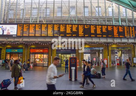 London, UK, 27th July 2022. King's Cross railway station main concourse with train information. Stock Photo