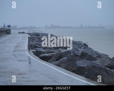 Sheerness, Kent, UK. 23rd Nov, 2022. UK Weather: wet and windy morning ...