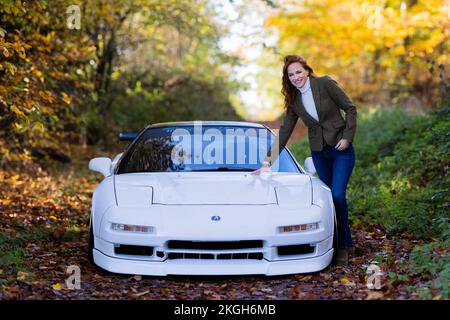 Essen, Germany. 23rd Nov, 2022. Model Vicky stands next to a Honda (Acura) NSX at a photo session for the Essen Motor Show at the Jagdhaus Schellenberg. The car show takes place from 03.12 to 11.12.2022 in the exhibition halls. Credit: Rolf Vennenbernd/dpa/Alamy Live News Stock Photo
