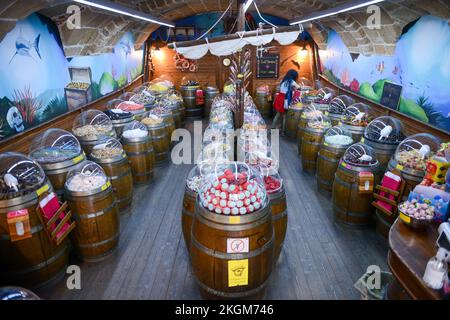 Alghero, Italy - 17 Oktober 2022: candy shop at Alghero on Sardinia in Italy Stock Photo