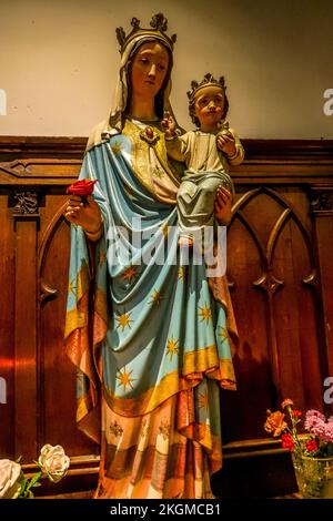 Den Hoorn, Texel, the Netherlands. August 13, 2021. Wooden statues of saints in De papagaai In Amsterdam. Stock Photo