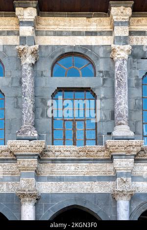 Türkei, Diyarbakir, Ulu Cami, Detail der Ostfassade im Innenhof der Moschee Stock Photo