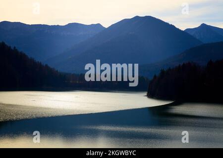 DE - BAVARIA: Late afternoon at the Sylvenstein Reservoir in Oberbayern Stock Photo