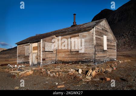 Ruined RCMP (Royal Canadian Mounted Police) building at Johnson Bay, Dundas Harbour, Nunavut, Canada Stock Photo