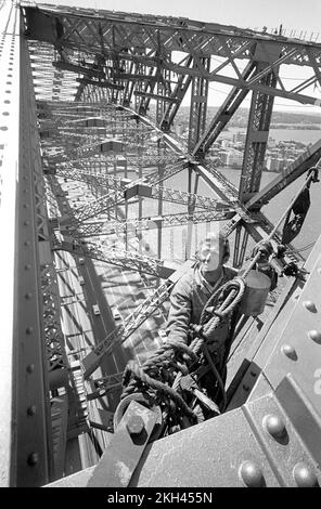 Paul Hogan working as a rigger on the Sydney Harbour bridge 1971 ...