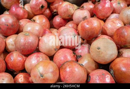 Pomegranate contain which on sale vitamin