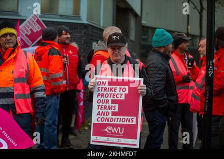 London, England, UK. 24th Nov, 2022. Striking Royal Mail Workers are seen at picket line outside Camden Delivery Office. (Credit Image: © Tayfun Salci/ZUMA Press Wire) Credit: ZUMA Press, Inc./Alamy Live News Stock Photo