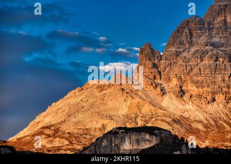 Drei Zinnen, Sonnenuntergang, Abendrot, Antornosee, Spiegelbild, spiegeln, Alpenglühen, Dolomiten, UNESCO, Welterbe, Dolomit, Goldene Stunde, Gold, ge Stock Photo