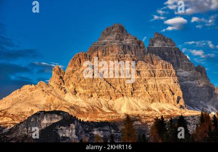 Drei Zinnen, Sonnenuntergang, Abendrot, Antornosee, Spiegelbild, spiegeln, Alpenglühen, Dolomiten, UNESCO, Welterbe, Dolomit, Goldene Stunde, Gold, ge Stock Photo