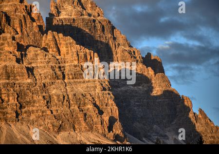 Drei Zinnen, Sonnenuntergang, Abendrot, Antornosee, Spiegelbild, spiegeln, Alpenglühen, Dolomiten, UNESCO, Welterbe, Dolomit, Goldene Stunde, Gold, ge Stock Photo