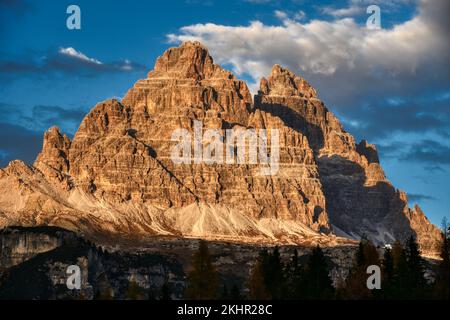 Drei Zinnen, Sonnenuntergang, Abendrot, Antornosee, Spiegelbild, spiegeln, Alpenglühen, Dolomiten, UNESCO, Welterbe, Dolomit, Goldene Stunde, Gold, ge Stock Photo