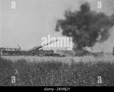 A vintage photo of a German army railway mounted 38cm heavy siege gun 38 cm SK L/45 'Max' or Long Max during World War One. Stock Photo