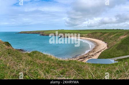 Overlooking the crescent-shaped bay and Whistling Sands at Porthor, Wales Stock Photo
