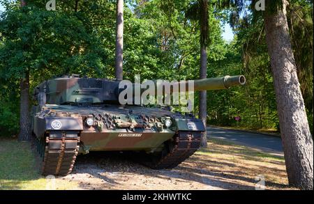 Munster, Germany. 24th Aug, 2022. A Bundeswehr Leopard 2A4 main battle tank is on display at the entrance to the barracks. The Bundeswehr is currently training Slovakian soldiers on the Leopard 2 A4 main battle tank in Munster. The background to this is a ring exchange of 15 Leopard tanks to Slovakia commissioned by the German government, as the Bundeswehr announced on Thursday. Credit: Philipp Schulze/dpa/Alamy Live News Stock Photo