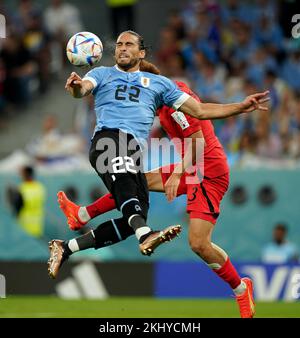 Uruguay's Martin Caceres and South Korea's Kim Jin-su (right) battle for the ball during the FIFA World Cup Group H match at the Education City Stadium, Doha, Qatar. Picture date: Thursday November 24, 2022. Stock Photo