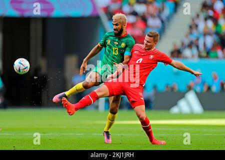 Al Wakrah, Qatar. 23rd Nov, 2022. Nico Elvedi da Suíça disputa o lance com Eric Maxim Choupo-Moting do Camarões during the Qatar 2022 World Cup match, group G, date 1, between Switzerland and Cameroon played at Al Janoub Stadium on Nov 24, 2022 in Al-Wakrah, Qatar. (Photo by PRESSINPHOTO/Sipa USA) Credit: Sipa USA/Alamy Live News Stock Photo