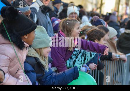 New York City, United States. 24th November, 2022. Young spectators seen enjoying the 96th Macy's Thanksgiving Day Parade in New York City.  Credit: Ryan Rahman/Alamy Live News. Stock Photo