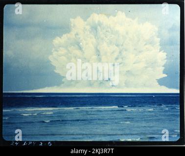 Project 24 - Operation Hardtack (Enewetak/Bikini/Johnnston Island Area) Detonation. WAHOO detonation from Mut Island. Photographs of Atmospheric Nuclear Testing at Pacific Island and Nevada Test Sites. Stock Photo