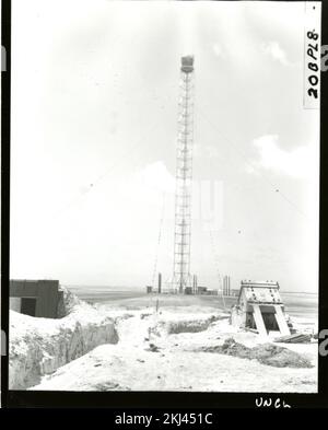 https://l450v.alamy.com/450v/2kj451c/project-20-operation-greenhouse-enewetak-test-activities-dog-tower-photographs-of-atmospheric-nuclear-testing-at-pacific-island-and-nevada-test-sites-2kj451c.jpg