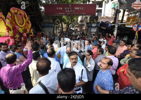 Non Exclusive: Nov 24, 2022, Kolkata, India: West Bengal State Government employees protest outside the Bankshall court against police arrest of 47 pr Stock Photo