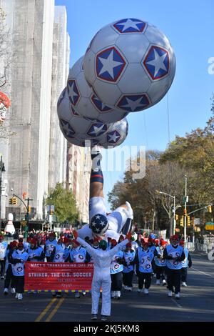 FOX Sports Unveils 'Striker, The U.S. Soccer Star' Balloonicle to Debut in  2022 Macy's Thanksgiving Day Parade® - Fox Sports Press Pass