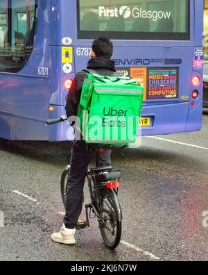 uber eats delivering food in traffic Stock Photo
