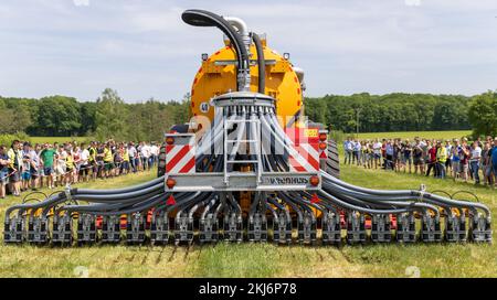 Weidenbach, Germany. 19th May, 2022. A tractor pulls a slurry slotter during a demonstration at the slurry day, which processes the slurry directly into the soil. The Landwirtschaftliche Lehranstalten Triesdorf presented the latest slurry application techniques during a slurry day. Credit: Daniel Karmann/dpa/Alamy Live News Stock Photo