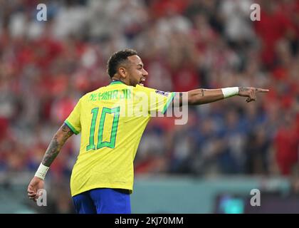 Lusail, Qatar. 24th Nov, 2022. Soccer: World Cup, Brazil - Serbia, Preliminary round, Group G, Matchday 1, Lusail Iconic Stadium, Neymar of Brazil gives instructions. Credit: Robert Michael/dpa/Alamy Live News Stock Photo