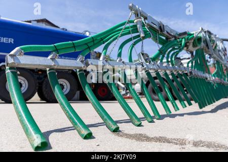 Weidenbach, Germany. 19th May, 2022. A drag hose boom is exhibited at the slurry day. The Landwirtschaftliche Lehranstalten Triesdorf presented the latest techniques for slurry application as part of a slurry day. Credit: Daniel Karmann/dpa/Alamy Live News Stock Photo