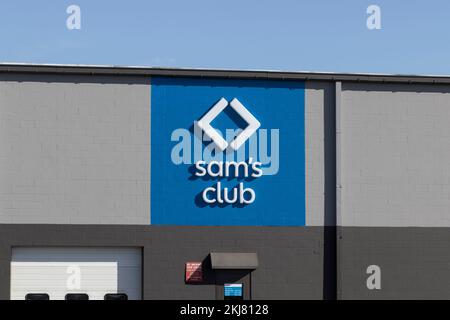 Lafayette - Circa November 2022: Sam's Club Warehouse. Sam's Club is a