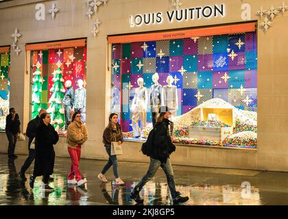 Louis Vuitton shop window, Bond Street, London, UK Stock Photo - Alamy