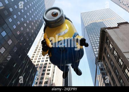 New York City, Manhattan, Minions, Despicable Me 3 advert on the roof ...