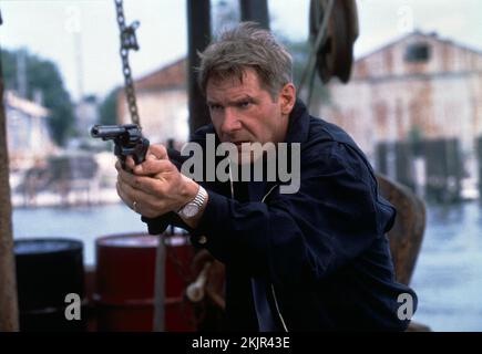 HARRISON FORD in THE DEVIL'S OWN (1997), directed by ALAN J. PAKULA. Credit: COLUMBIA TRISTAR / Album Stock Photo