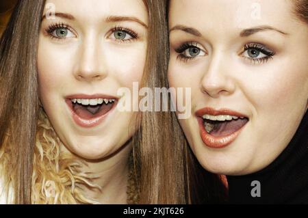 HAYLEY WESTENRA, KATHERINE JENKINS, YOUNG, 2004: Opera stars Hayley Westenra from New Zealand and Katherine Jenkins from Wales at the Millennium Stadium in Cardiff, March 27 2004. Photograph: ROB WATKINS Stock Photo