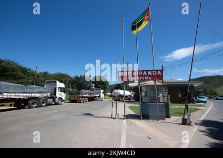 Machipanda border post, between Mozambique and Zimbabwe, with truck congestion Stock Photo
