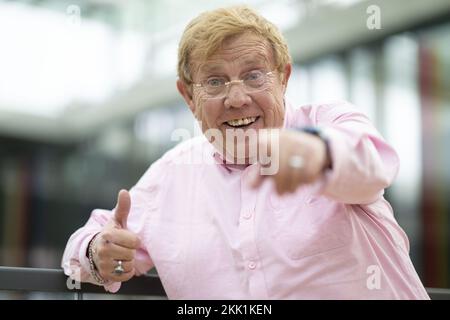 Stuttgart, Germany. 25th Nov, 2022. Actor Zachy Noy, who gained notoriety for his role as Johnny in the Popsicle movie series, attends a photo shoot for Comic Con Stuttgart. Credit: Marijan Murat/dpa/Alamy Live News Stock Photo