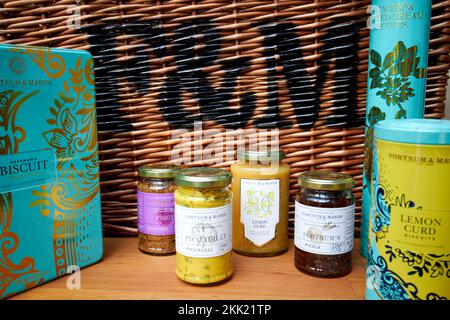 goods from a Fortnum & Mason luxury goods hamper Stock Photo