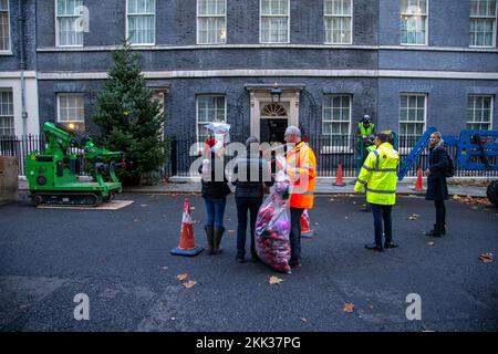 London, UK. 25th Nov, 2022. November 25, 2022, London, England, United Kingdom: UK Prime Ministerâ€™s office and residence 10 Downing Street is seen being decorated ahead of Christmas. (Credit Image: © Tayfun Salci/ZUMA Press Wire) Credit: ZUMA Press, Inc./Alamy Live News Stock Photo
