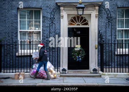 London, UK. 25th Nov, 2022. London, England, UK. 25th Nov, 2022. UK Prime Minister's office and residence 10 Downing Street is seen being decorated ahead of Christmas. (Credit Image: © Tayfun Salci/ZUMA Press Wire) Credit: ZUMA Press, Inc./Alamy Live News Stock Photo