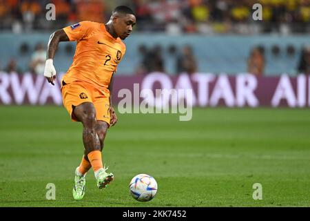 Doha, Qatar. 25th Nov, 2022. Khalifa International Stadium Steven Bergwijn da Holanda durante partida entre Holanda x Equador, válida pela fase de grupos da Copa do Mundo, realizada no Estádio Internacional Khalifa em Doha, Catar. ((6257)/SPP) Credit: SPP Sport Press Photo. /Alamy Live News Stock Photo