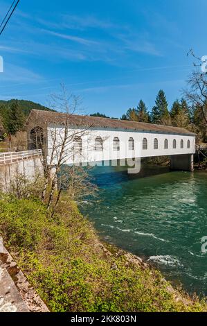 Side view of Goodpasture Covered Bridge off Hwy 126, Lane County Parks on Hendricks Park Rd near Springfield, Oregon. Stock Photo