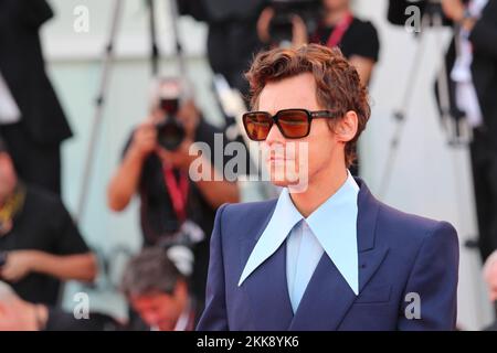 Harry Styles rec carpet 'Don't worry darling' Venice Stock Photo