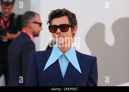 Harry Styles rec carpet 'Don't worry darling' Venice Stock Photo