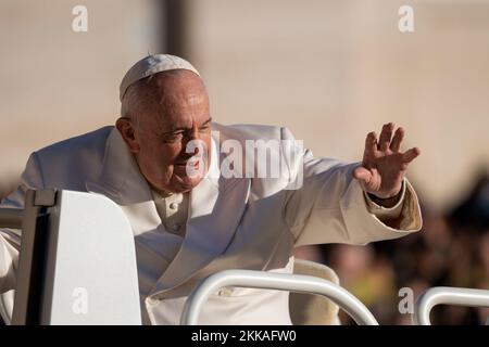 November 23, 2022, Vatican, Vatican: Pope Francis arrives at St. Peter's Square for his traditional Wednesday General Audience. (Credit Image: © Stefano Costantino/SOPA Images via ZUMA Press Wire) Stock Photo