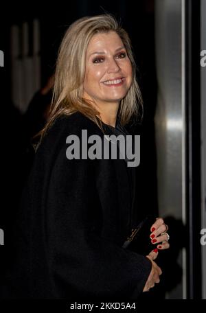 Amsterdam, Netherlands. 25th Nov, 2022. Queen Maxima of The Netherlands arrives at the Concertgebouw in Amsterdam, on November 25, 2022, to attend a concert by the Royal Concertgebouw Orchestra conducted by its artistic partner and future chief conductor Klaus Makela, the Finnish conductor (26) is regarded as one of the greatest talents of his generation Credit: Albert Nieboer/Netherlands OUT/Point de Vue OUT/dpa/Alamy Live News Stock Photo