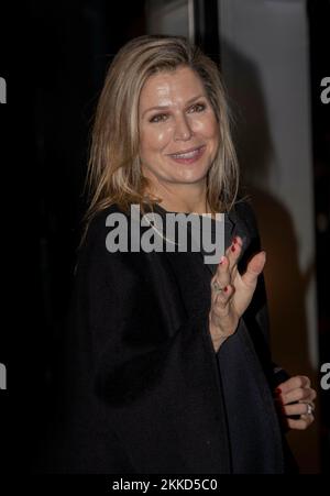 Amsterdam, Netherlands. 25th Nov, 2022. Queen Maxima of The Netherlands arrives at the Concertgebouw in Amsterdam, on November 25, 2022, to attend a concert by the Royal Concertgebouw Orchestra conducted by its artistic partner and future chief conductor Klaus Makela, the Finnish conductor (26) is regarded as one of the greatest talents of his generation Credit: Albert Nieboer/Netherlands OUT/Point de Vue OUT/dpa/Alamy Live News Stock Photo