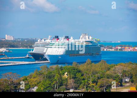 Royal Caribbean International Cruise ship Freedom of the Seas docked at Nassau Harbour, Nassau, New Providence Island, Bahamas. Stock Photo