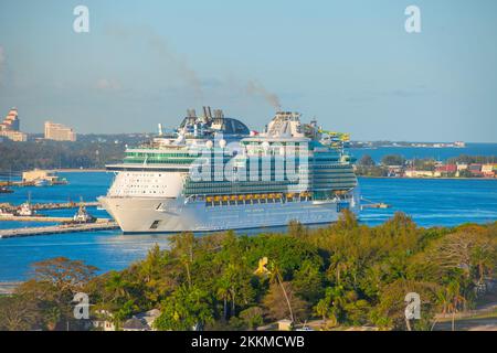 Cruise ship Independence of the Seas docked at Nassau Harbour, Nassau, New Providence Island, Bahamas. Stock Photo